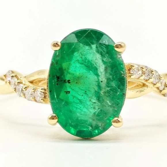 Stunning Natural 1.62 CT Emerald and 0.06ct Diamonds on 18K Ring Size 6.75 - Picture 5 of 12